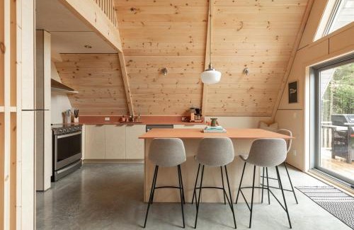 Ste-Lucie-des-Laurentides House | Canadian Classic - Spa - Sauna - Fire - Forest