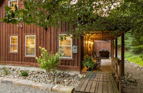 Millersburg House | Canadian Hemlock . Trailside Lodging