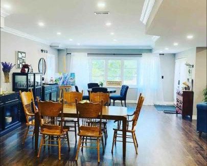 Aurora Villa | Canadian sweet home