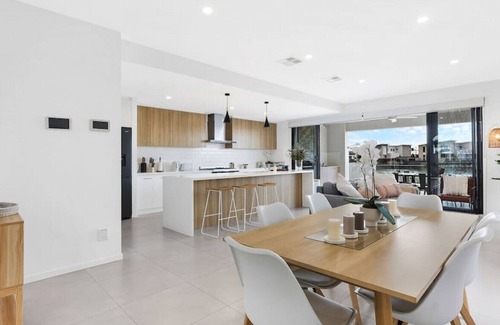 Gold Coast House | 'Canal Bliss ' 4BR Waterfront Hope Island Home