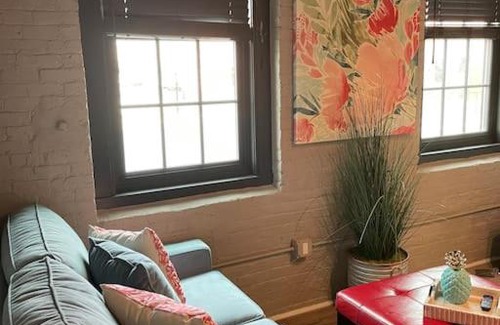 Worcester Apartment | Canal District -Woo Sox, Restaurants, shops!