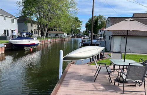 Harrison House | Canal front bungalow
