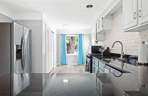 West Bloomfield House | Canal-Front Cottage in Waterford