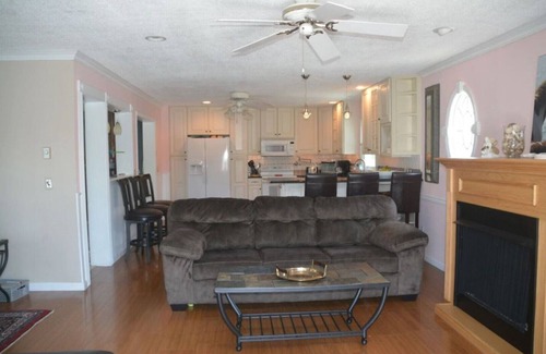 Ocean Pines House | CANAL FRONT - GREAT VIEWS - 5 BDRM, 3&1/2 BATHS, 2 KINGS, GOLF, RELAX.