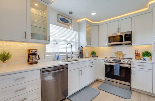 Bay Colony House | Canal-Front Haven: Pool, Dock & Lanai in Palmetto
