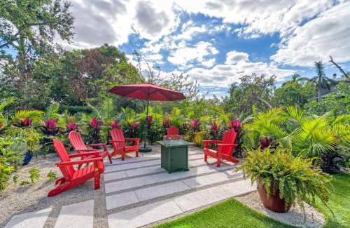 Hudson Bayou House | Canal Front Home in Sarasota with Private Heated Pool & Outdoor Patio!
