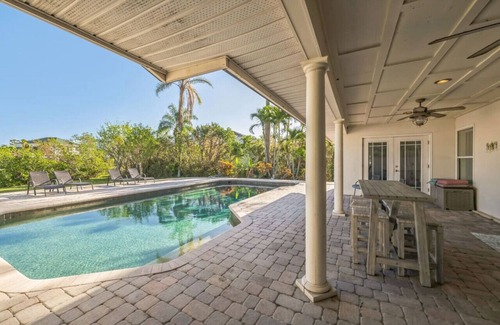 West Bradenton House | Canal-Front Home with Heated Pool and 5 bedrooms