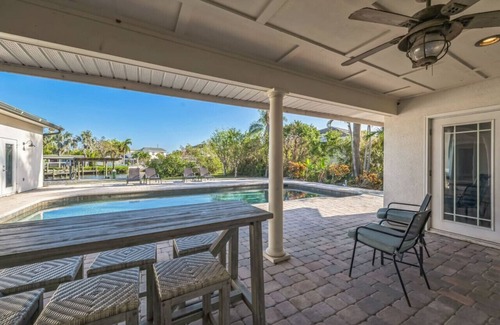 West Bradenton House | Canal-Front Home with Heated Pool and 5 bedrooms