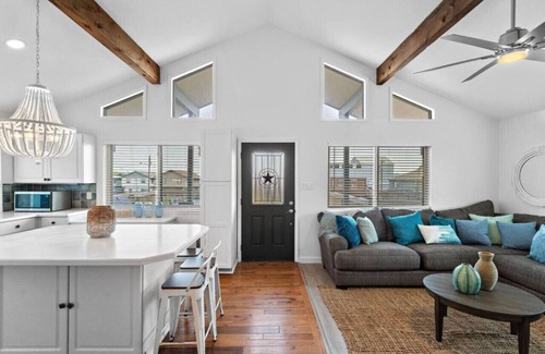 Freeport House | Canal Home with Two Docks and Large Gameroom