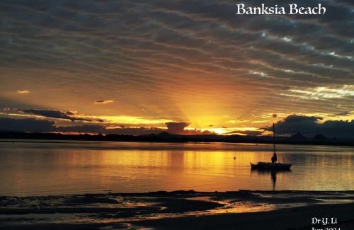 Banksia Beach House | Canal View Holiday - 2 Rooms-max 6