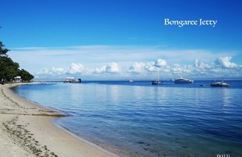 Banksia Beach House | Canal View Holiday - 2 Rooms-max 6