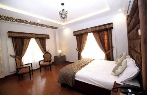 Punjab Hotel | Canal View Hotel