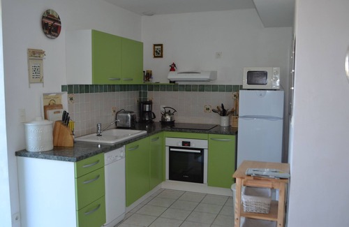 Marseillette Cottage | Canal View, superb gîte, Heated Pool near Carcassonne next to Canal du Midi.