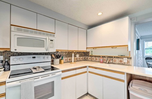 Hudson Beach Estates House | Canalfront Hudson Home w/Private Dock & Yard!