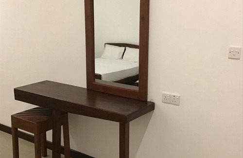 Ginigathena House | Canalside Villa & Guest House