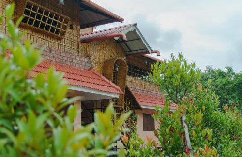 Azheekal Bed & Breakfast | CANALVIEW PRIVATE COTTAGE Azhikkal Ayiram Thengu