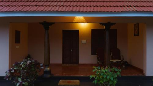 Azheekal Bed & Breakfast | CANALVIEW PRIVATE COTTAGE Azhikkal Ayiram Thengu