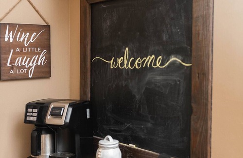 Cocoa House | Canaveral Groves Country Getaway - minutes from beaches, rockets, theme parks!
