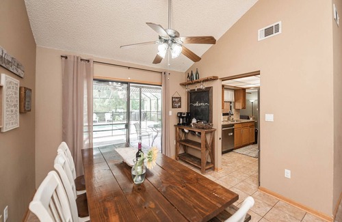 Cocoa House | Canaveral Groves Country Getaway - minutes from beaches, rockets, theme parks!