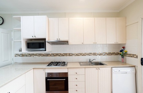 Queanbeyan Hotel | Canberra Ave Villas
