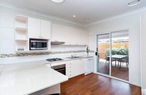 Queanbeyan Hotel | Canberra Ave Villas