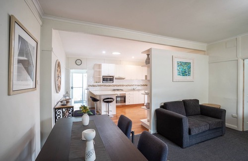 Queanbeyan Hotel | Canberra Ave Villas