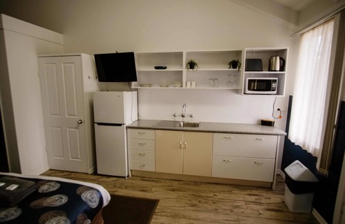 Queanbeyan Hotel | Canberra Ave Villas