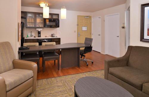 Round Rock Hotel | Candlewood Suites Austin-Round Rock by IHG