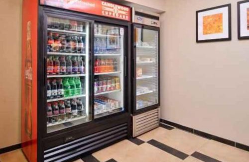 Beaumont Hotel | Candlewood Suites Beaumont by IHG