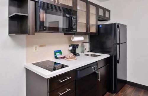 Beaumont Hotel | Candlewood Suites Beaumont by IHG