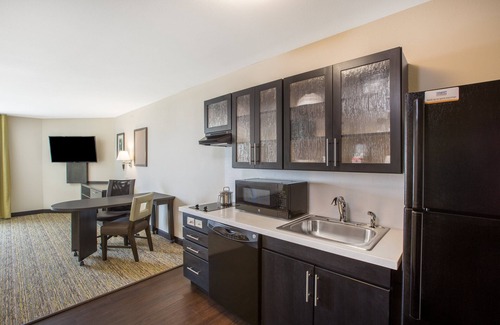 Bellevue Hotel | Candlewood Suites Bellevue by IHG