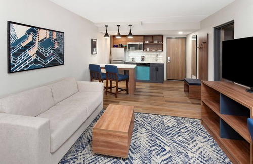 Columbus Hotel | Candlewood Suites Columbus North by IHG