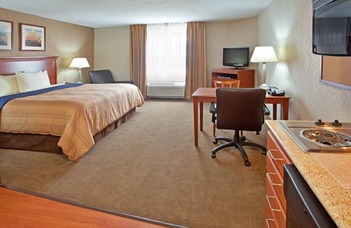 Elgin Hotel | Candlewood Suites Elgin by IHG