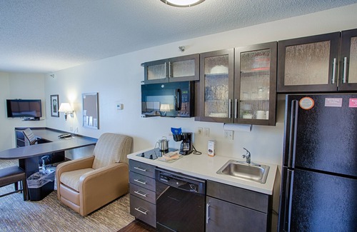 Fargo Hotel | Candlewood Suites Fargo-N. Dakota State University by IHG