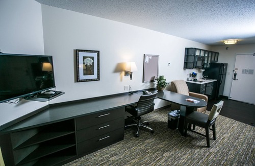 Fargo Hotel | Candlewood Suites Fargo-N. Dakota State University by IHG