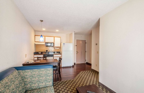 Frederick Hotel | Candlewood Suites Frederick by IHG