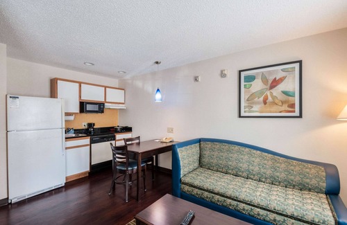 Frederick Hotel | Candlewood Suites Frederick by IHG