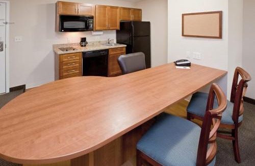 Indianapolis Hotel | Candlewood Suites Indianapolis East by IHG