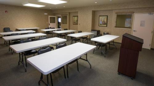 Joplin Hotel | Candlewood Suites Joplin by IHG