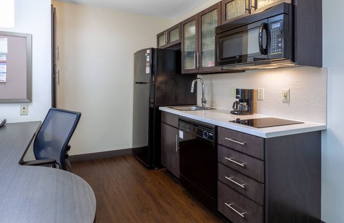 Kalamazoo Hotel | Candlewood Suites Kalamazoo Se by IHG