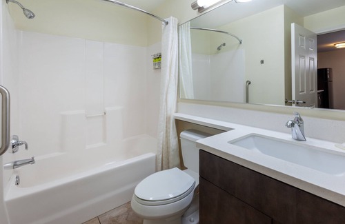Kalamazoo Hotel | Candlewood Suites Kalamazoo Se by IHG
