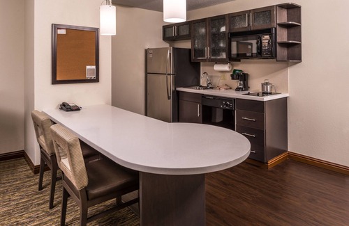 I-435 West KC-KS Hotel | Candlewood Suites Kansas City Speedway by IHG