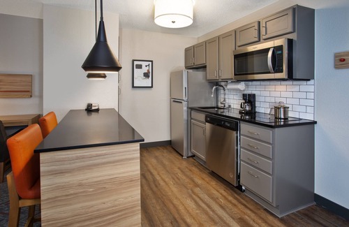 Kenosha Hotel | Candlewood Suites Kenosha by IHG