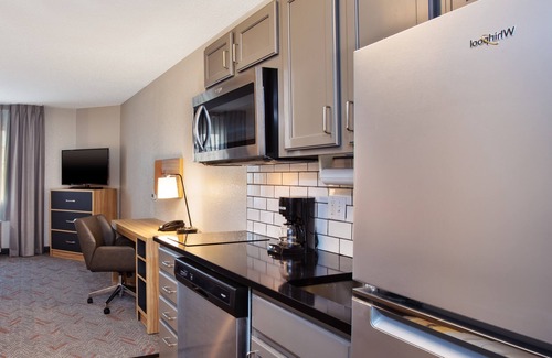 Kenosha Hotel | Candlewood Suites Kenosha by IHG