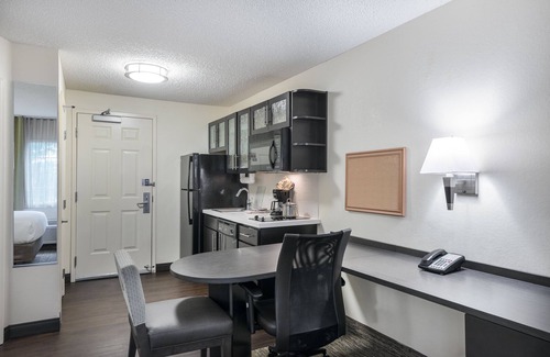 Lake Mary Hotel | Candlewood Suites Lake Mary by IHG