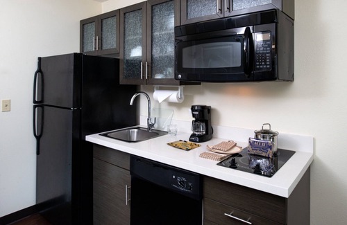 Olathe Hotel | Candlewood Suites Olathe by IHG