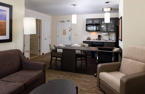 Olathe Hotel | Candlewood Suites Olathe by IHG