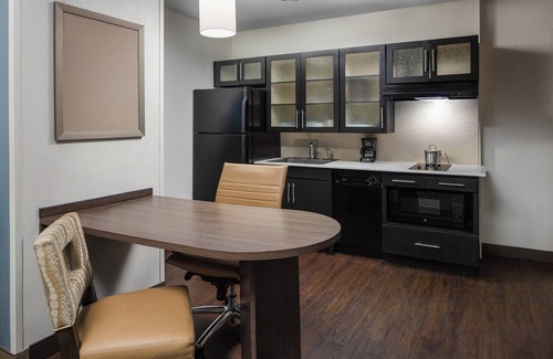 Carter Lake Hotel | Candlewood Suites Omaha Airport by IHG