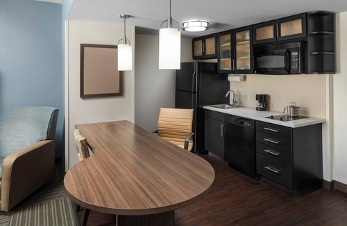 Carter Lake Hotel | Candlewood Suites Omaha Airport by IHG