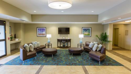 Overland Park Hotel | Candlewood Suites Overland Park W 135th St by IHG